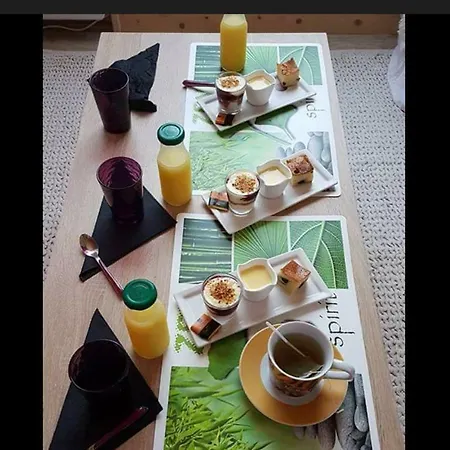 Les Cabanes De Pareloup Bed & Breakfast Salles-Curan