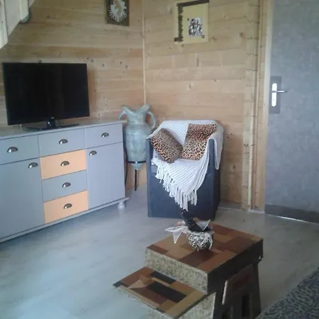 Bed & Breakfast Les Cabanes De Pareloup