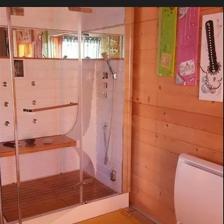Bed & Breakfast Les Cabanes De Pareloup *